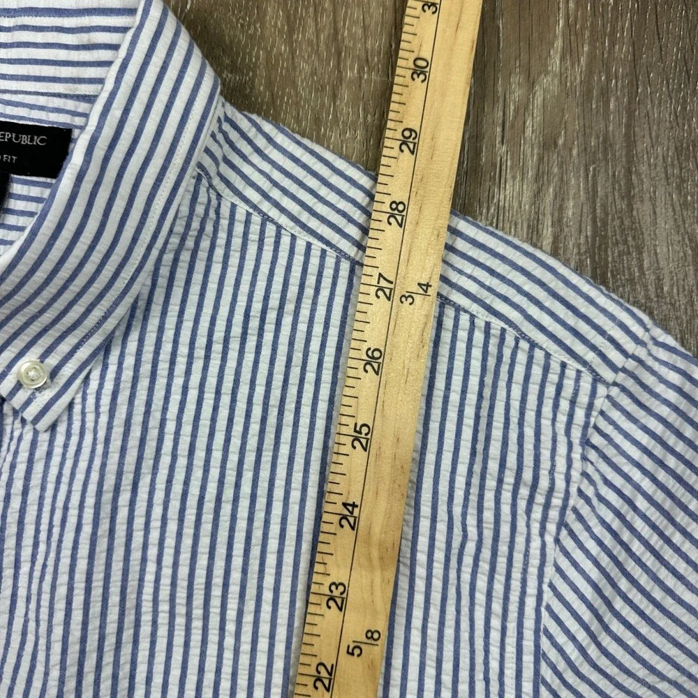 Banana Republic Mens Blue Striped Seersucker Short Sleeve Button Down Shirt